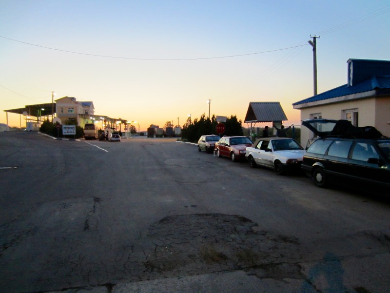 Cars in no-mans-land between Ukraine and Romania