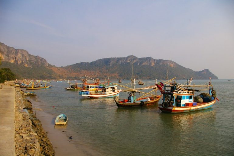 Auto Thailand: Boote in Ao Noi