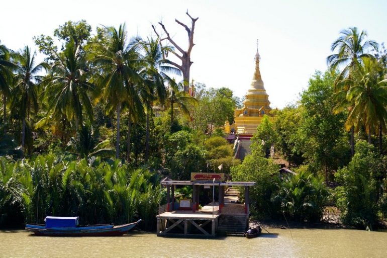 Ayeyarwaddy: Eine von vielen goldenen Pagoden am Ufer