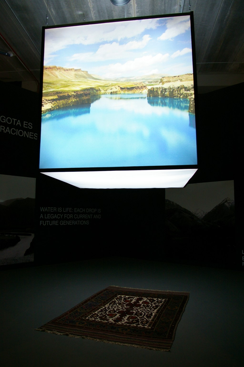 Expo Zaragoza: Carpet and screen
