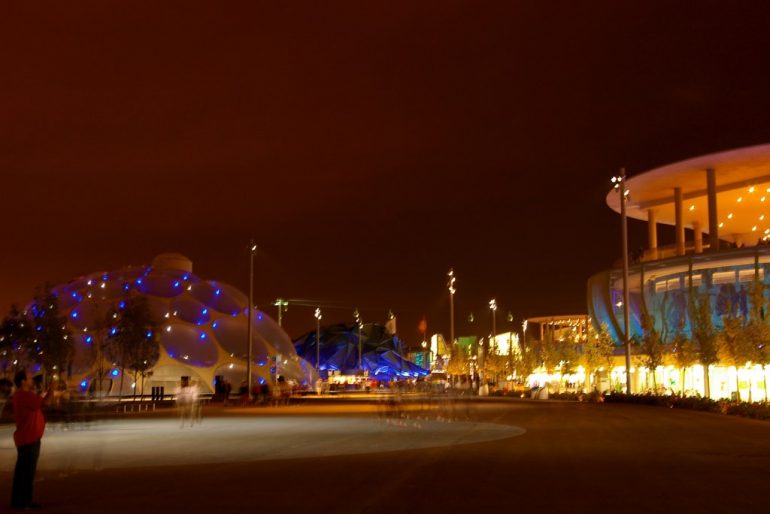 Expo 2008: Festivalgelände bei Nacht