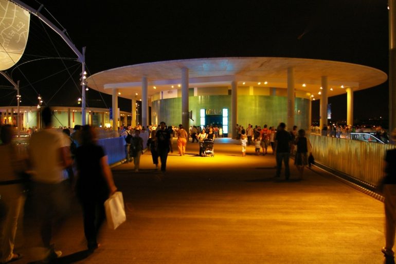 Expo 2008: Leuchtender Pavillion