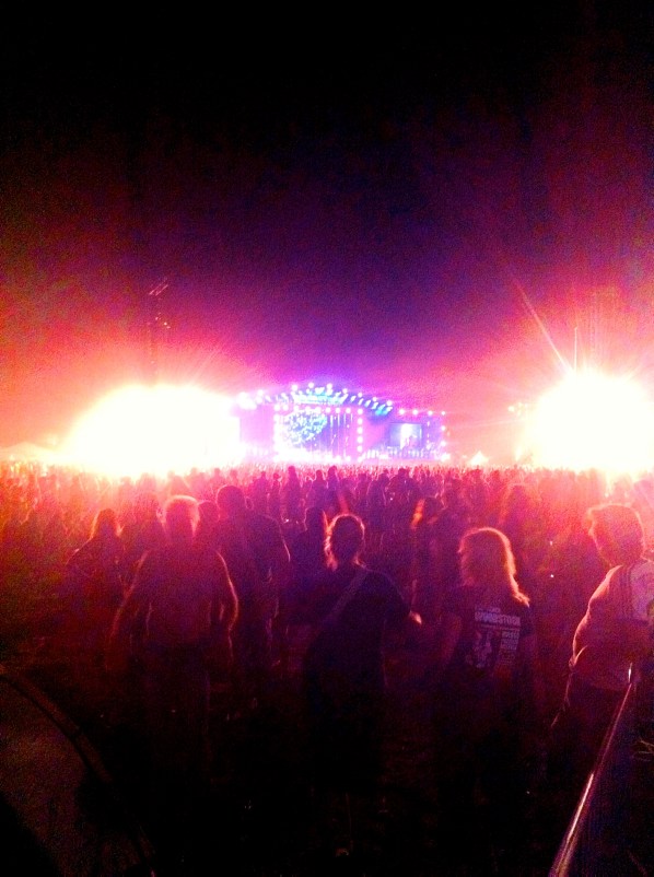 Haltestelle Woodstock: Die große Bühne mit Besuchern