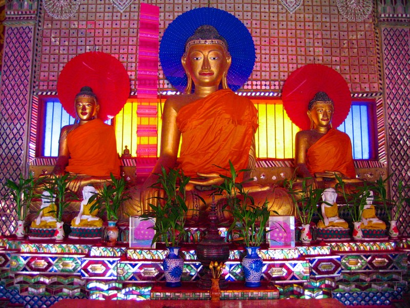 Temples in Chiangmai: Statues in Wat Sai Mun Myanmar