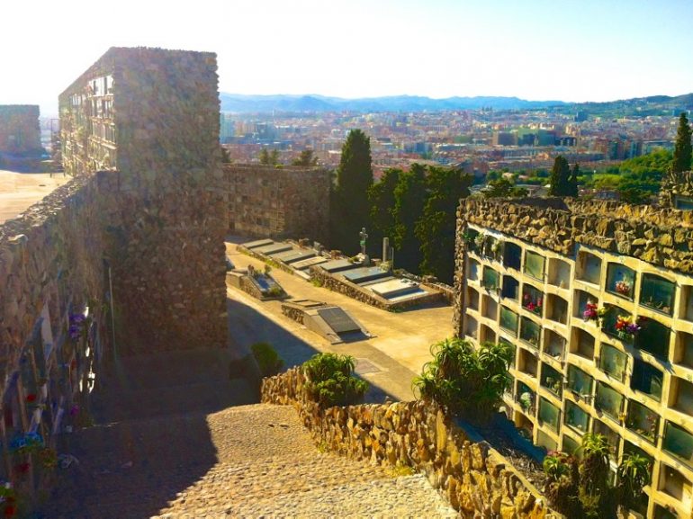 Most beautiful cemeteries: Graves in front of Barcelona