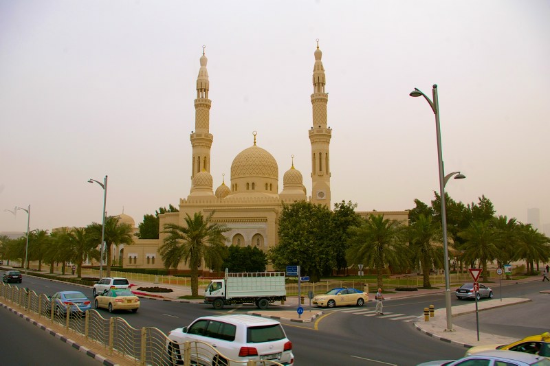 Moscheen und Palmen