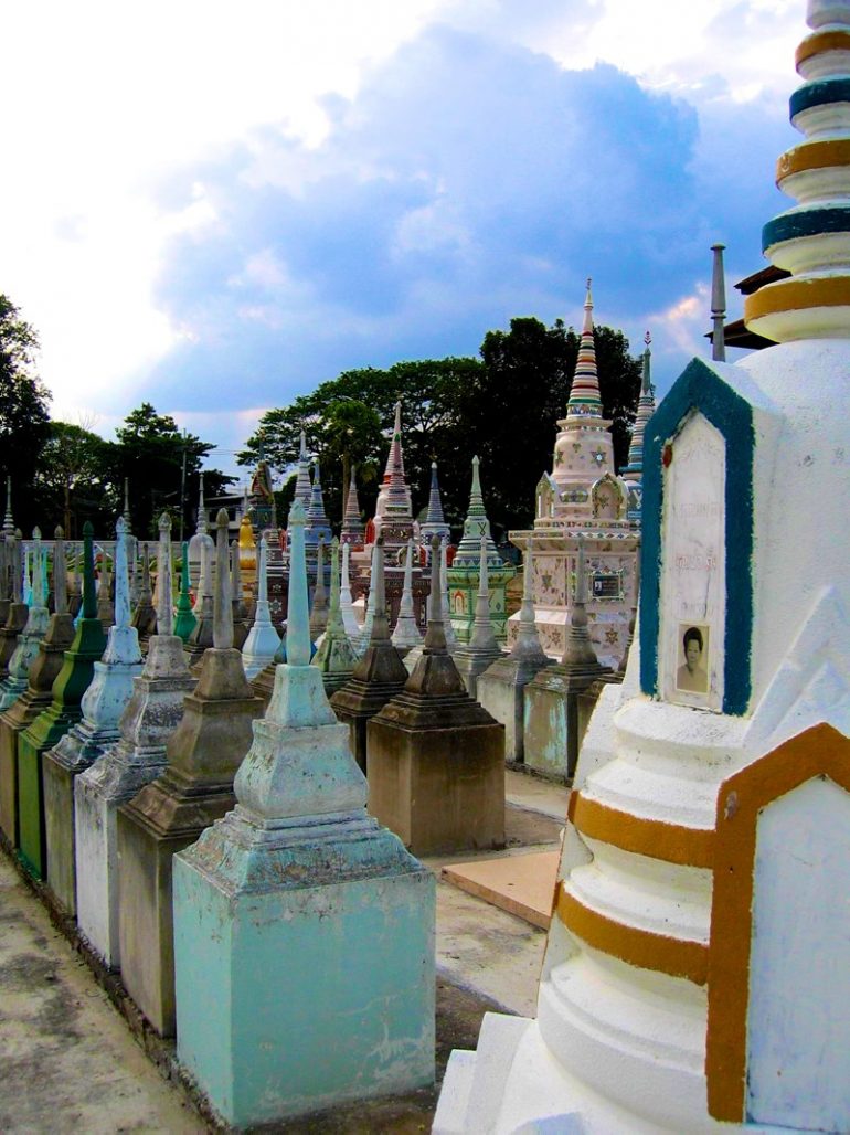 Most beautiful cemeteries: Stupas in Kanchanaburi