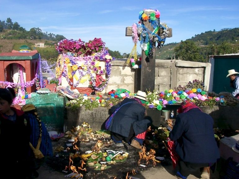 Most beautiful cemeteries: Rtwo people in front of a decorated grave
