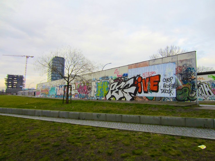 Berlin Wall Trail: Painted walls at East Side Gallery