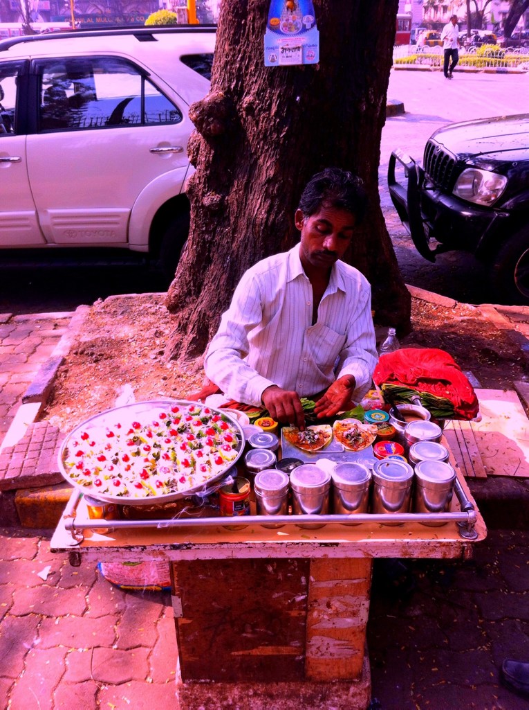 Jogging in Mumbai: Betelnussverkäufer am Strassenrand