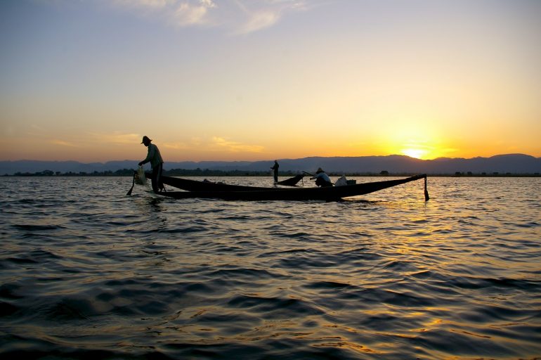 Fischer auf Boote auf dem Inle See