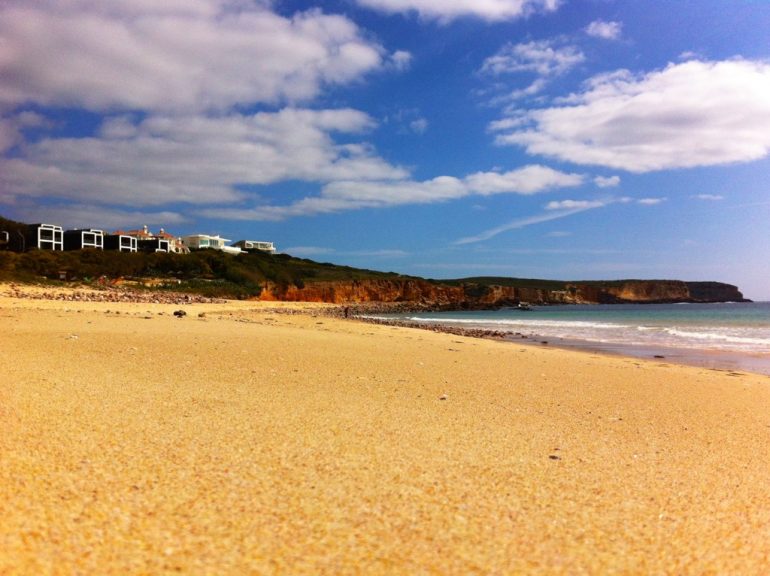 Algarve insider tips: beach, houses and ocean in Martinhal Beach