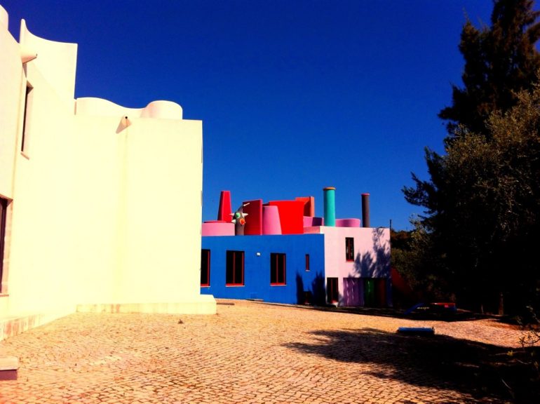 Algarve insider tips: Colorful houses at Centro de Arte Contemporanea Zefa