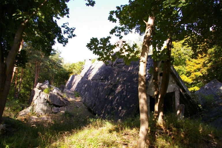 Außergewöhnliche Orte in und um Berlin: Eingestürzter Bunker in Wünsdorf