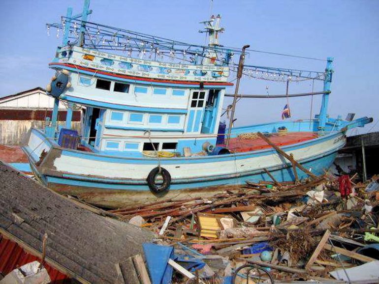 Tsunami 2004: Boot an Land in Ban Nham Khem