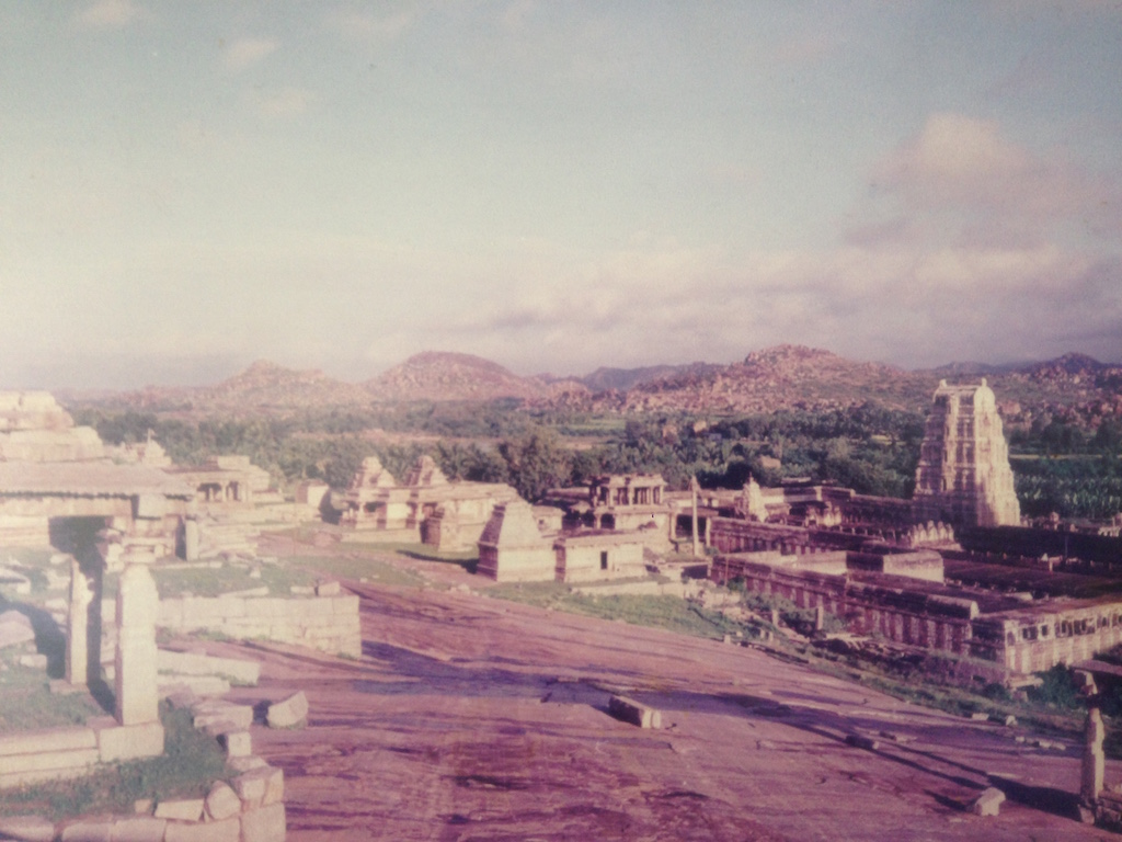 Hampi - in Wirklichkeit schöner als auf diesem abfotografierten Analog-Foto