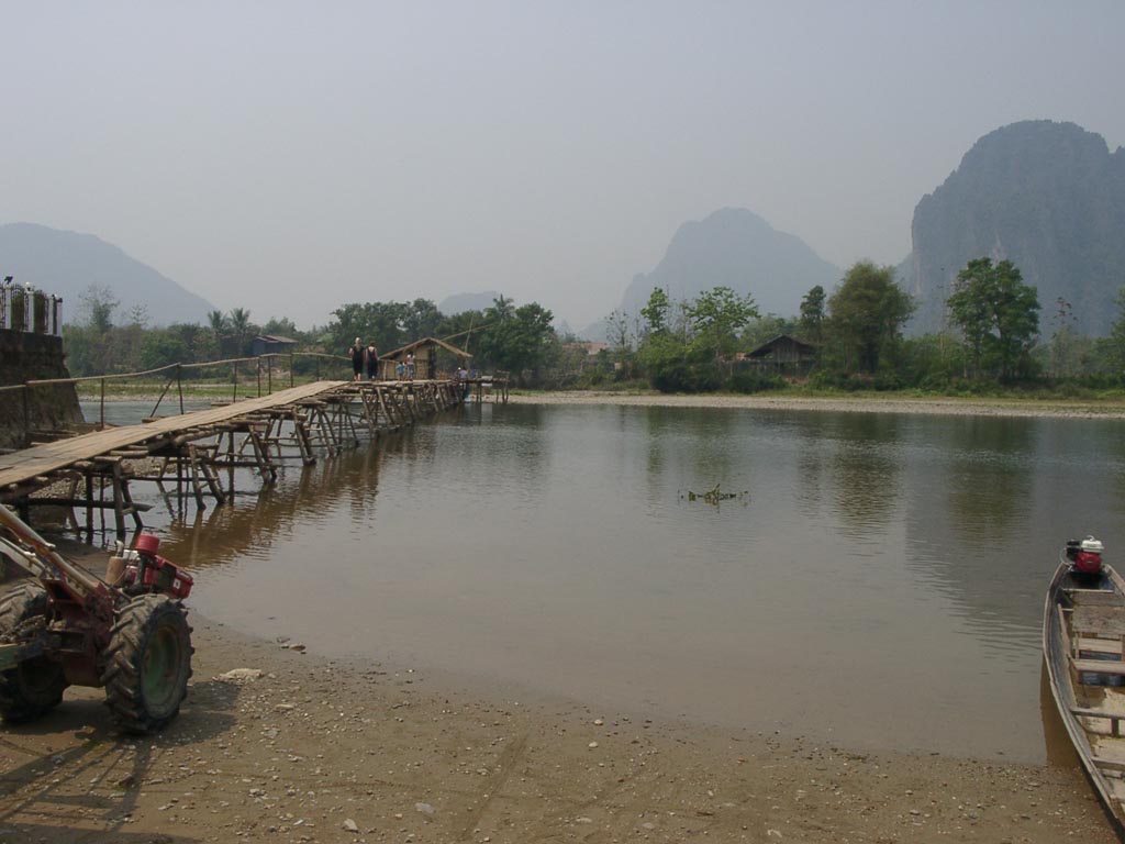 Brücke über den Fluss