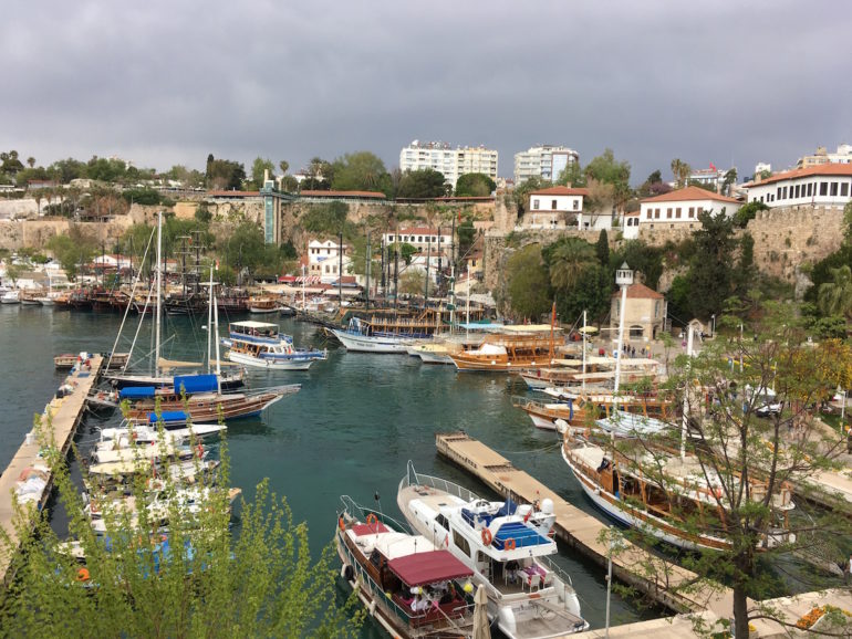Hafen von Antalya mit Booten