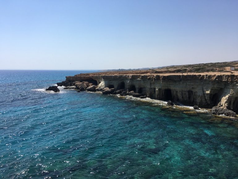 Zypern: Küste mit blauem Meer bei Protaras