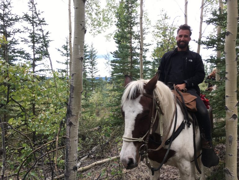 Marco Buch auf einem Pferd im Yukon
