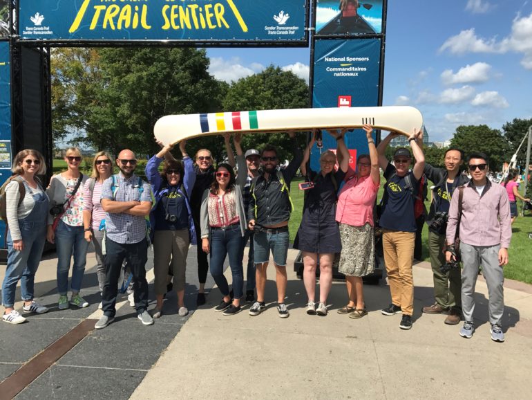 Marco Buch und andere Journalisten bei der Great Trail Opening Ceremony in Ottawa