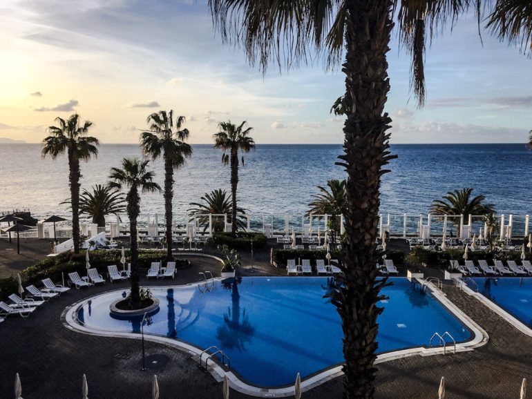 Madeira Sehenswürdigkeiten - Canico - Blick auf den Hotelpool