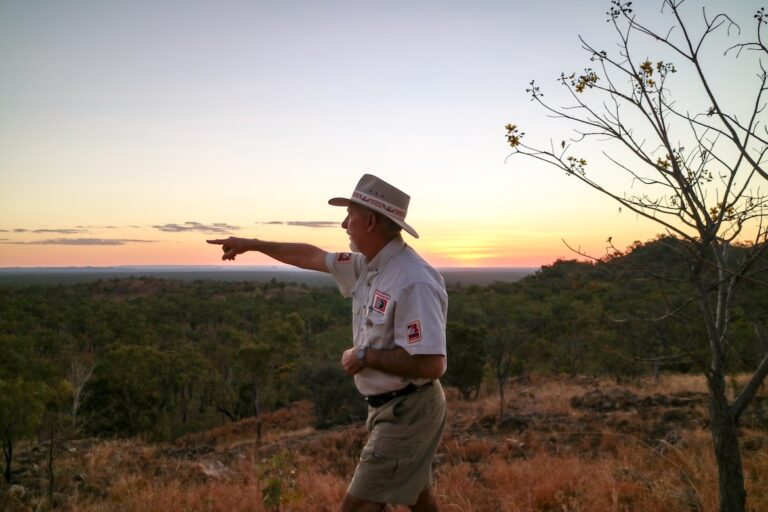 Guide im Undara Volcanic Park.