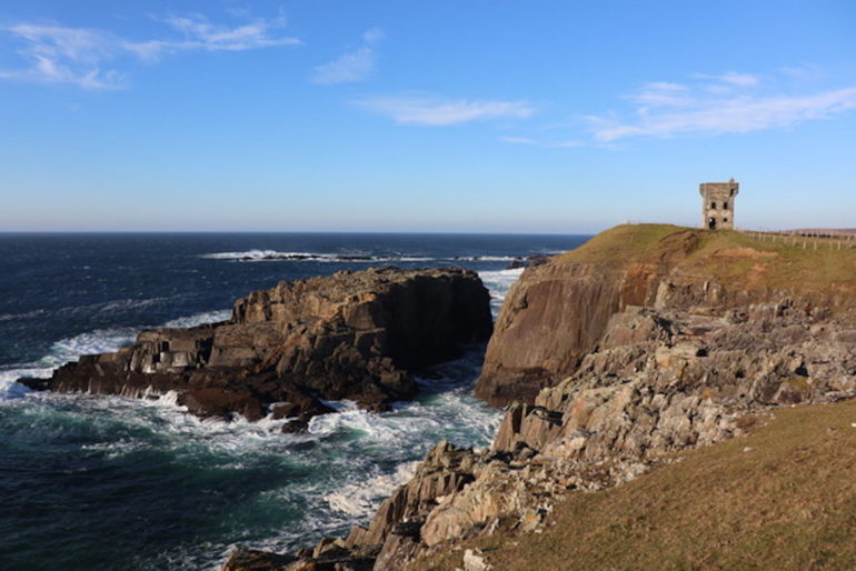 Unbekannte Reiseziele: Küste mit Meer in Donegal, Irland