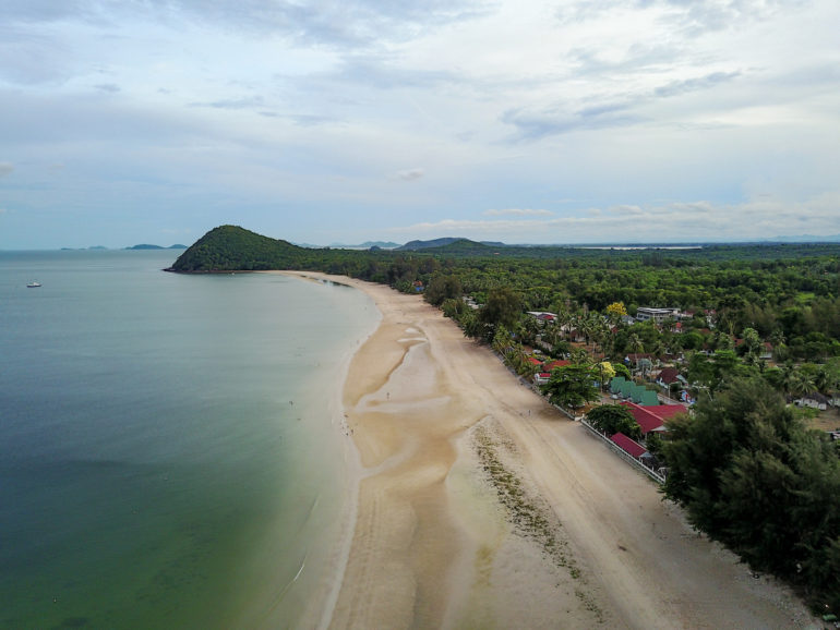 Luftbild des Thung Wua Laen Beach