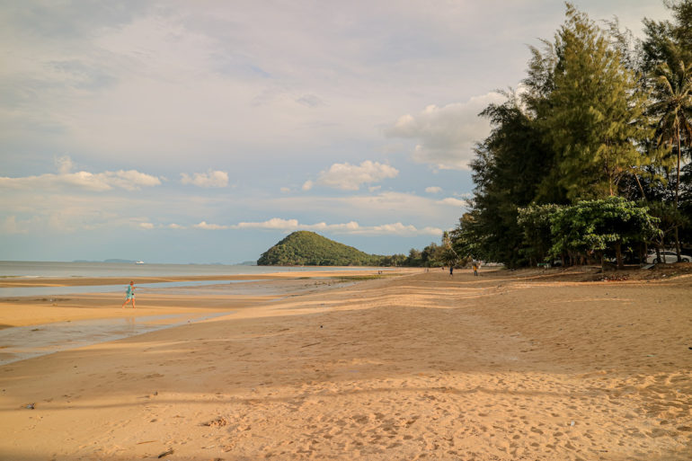Strand und Meer am Thung Wua Laen beach