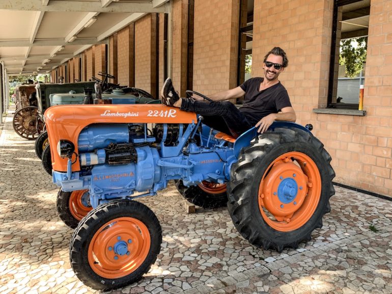 Marco Buch auf Lamborghini Traktor in Emilia Romagna