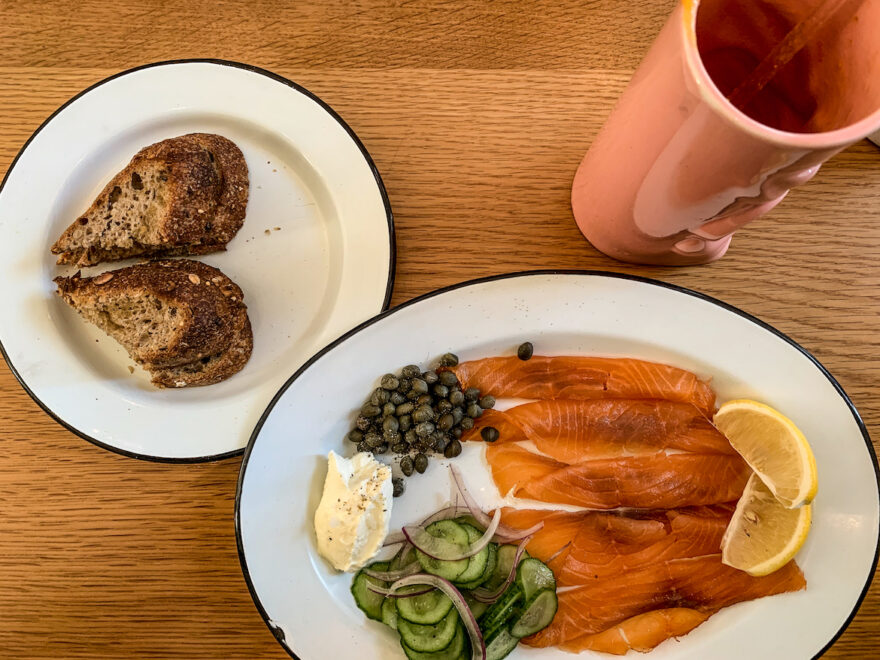 Alberta Highlights: Lachs mit Sauerteigbrot.