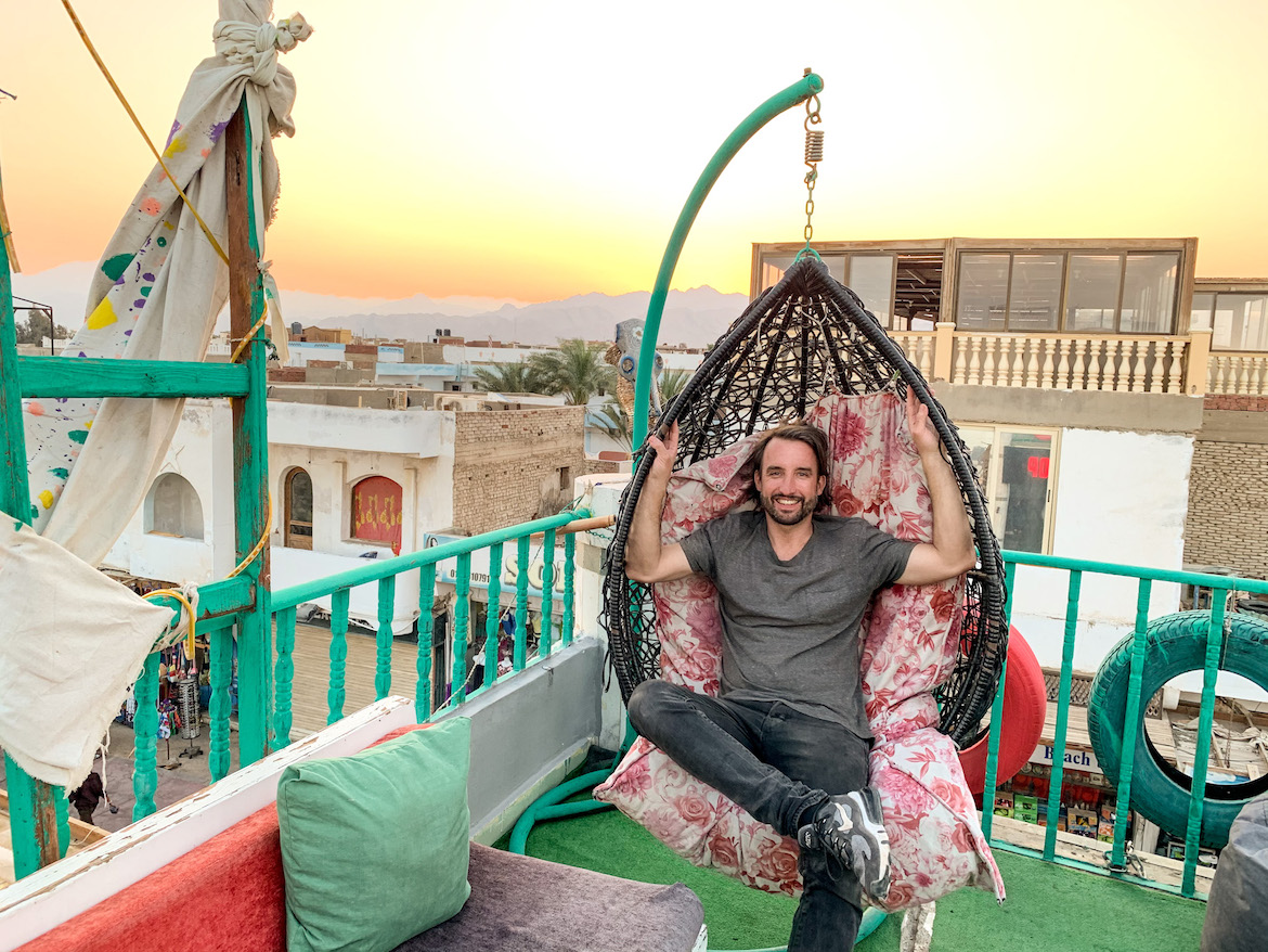 Marco Buch in der Rooftop Bar in Dahab