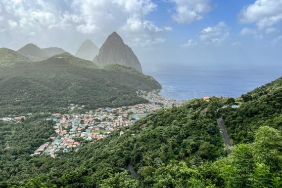 Vulkane Stadt Meer Regenwald Saint Lucia Karibik